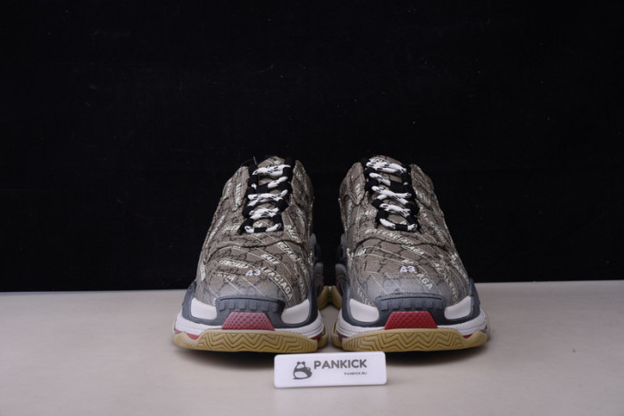 G*u*i sneaker