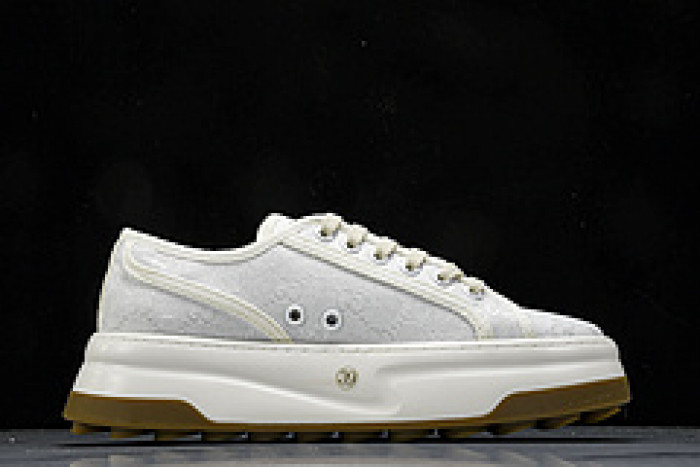 G*u*i sneaker