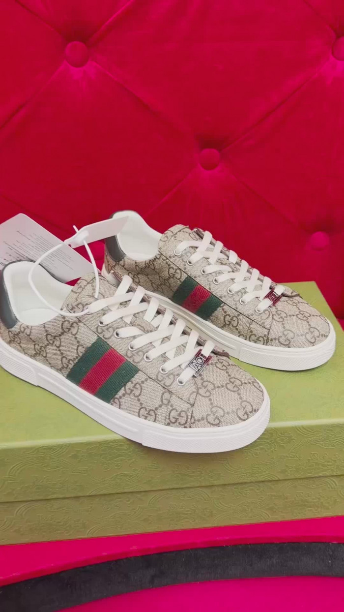 G*u*i sneaker
